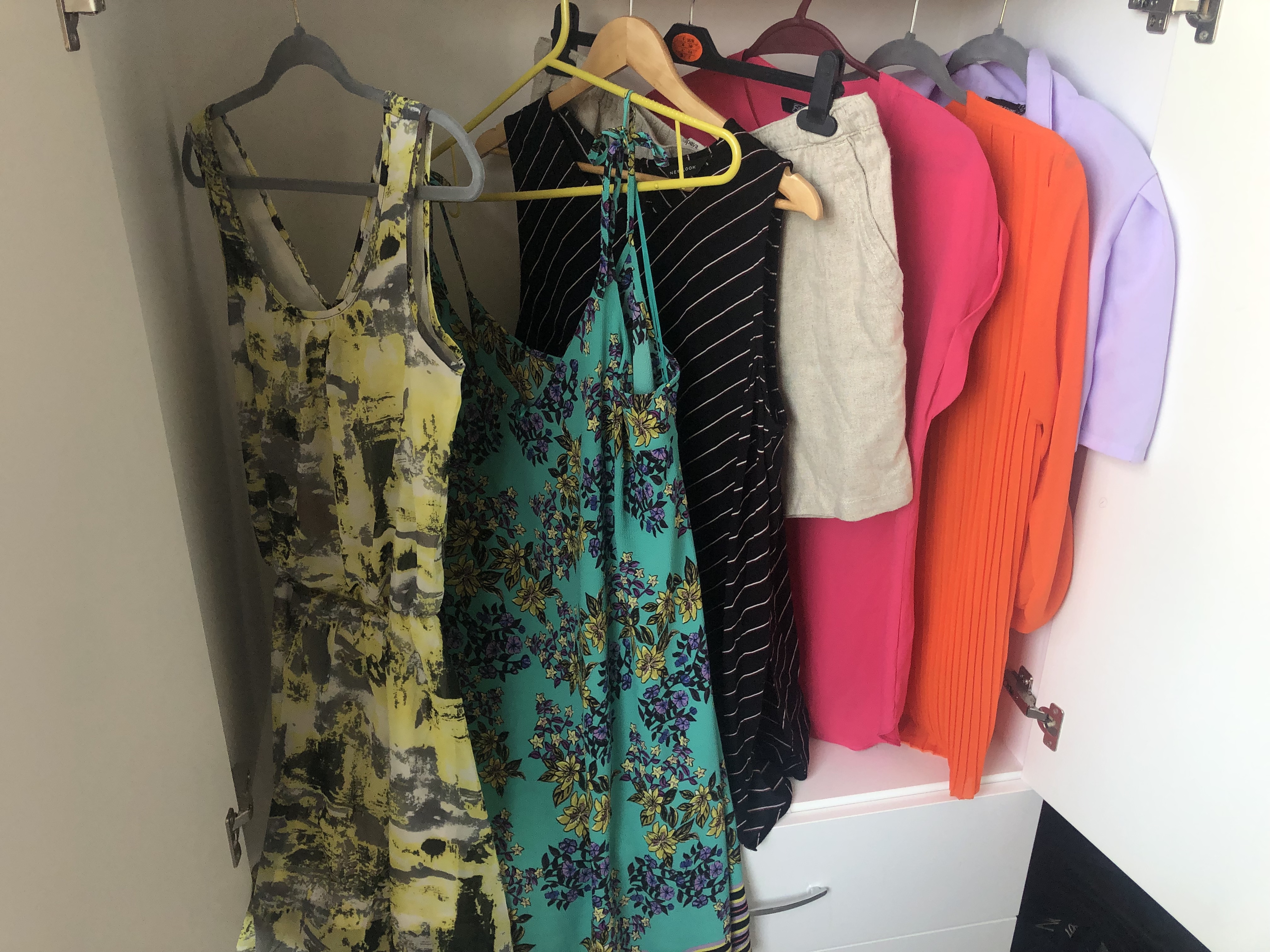23 Assorted Women's Summer Garments Job Lot Bundle (Grade A - Like New)
