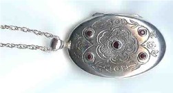 Silver lockets set with garnet engraved on reverse - Joblot of 15