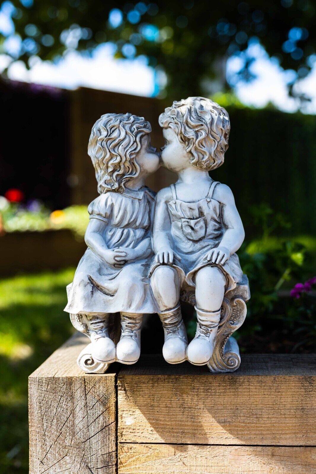 Vintage Stone Effect Kissing Kids Garden Ornament Boy & Girl x 12