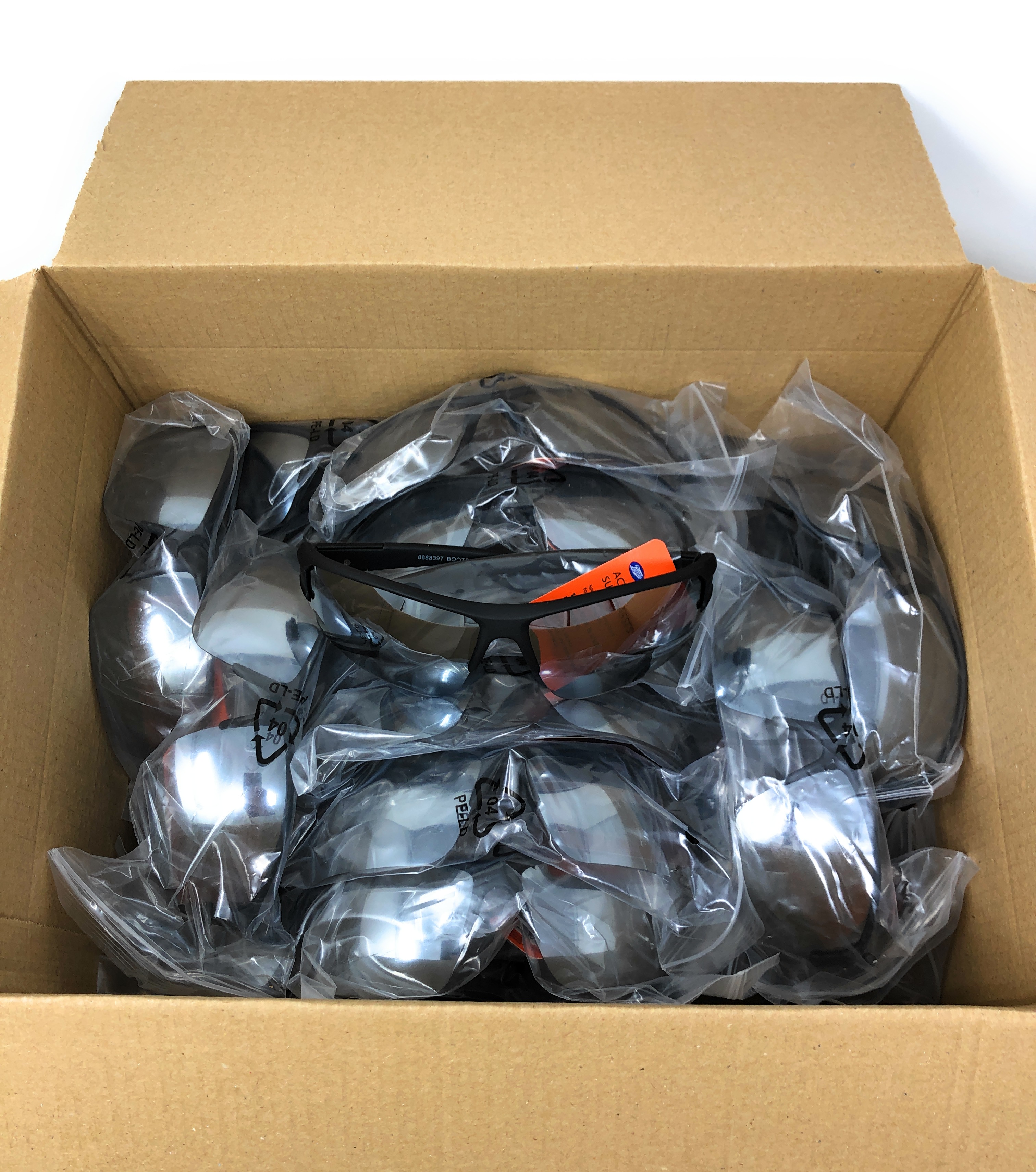 Job lot of 25 x Men's Black Active Sport Style Sunglasses 193J (Ex-Chain Store Stock)