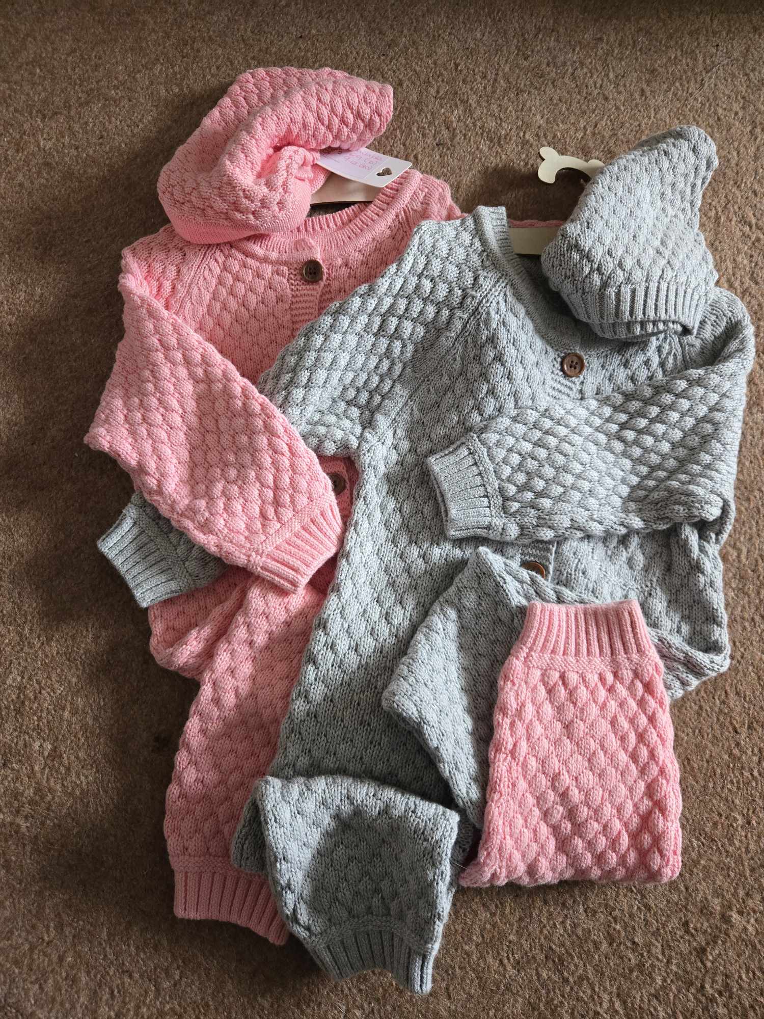 25 Mixed knitted Romper Sets.  Romper & Bonnet.  Two colours Pink & Grey and Two sizes