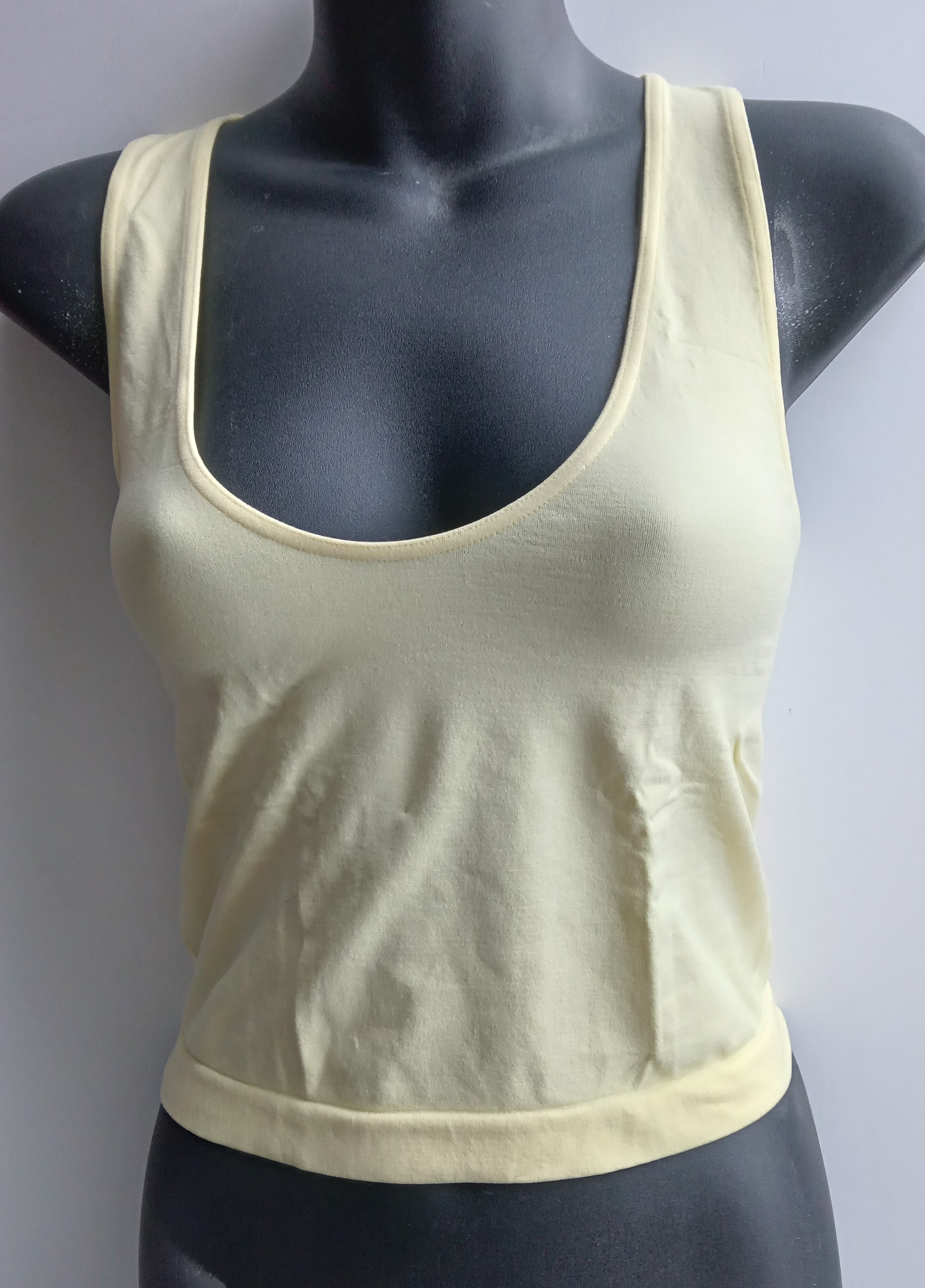      SEAMFREE STRETCHY SLEEVELESS TOP UK sizeS M  in Lemon Limited Edition SCOOP NECKLINE