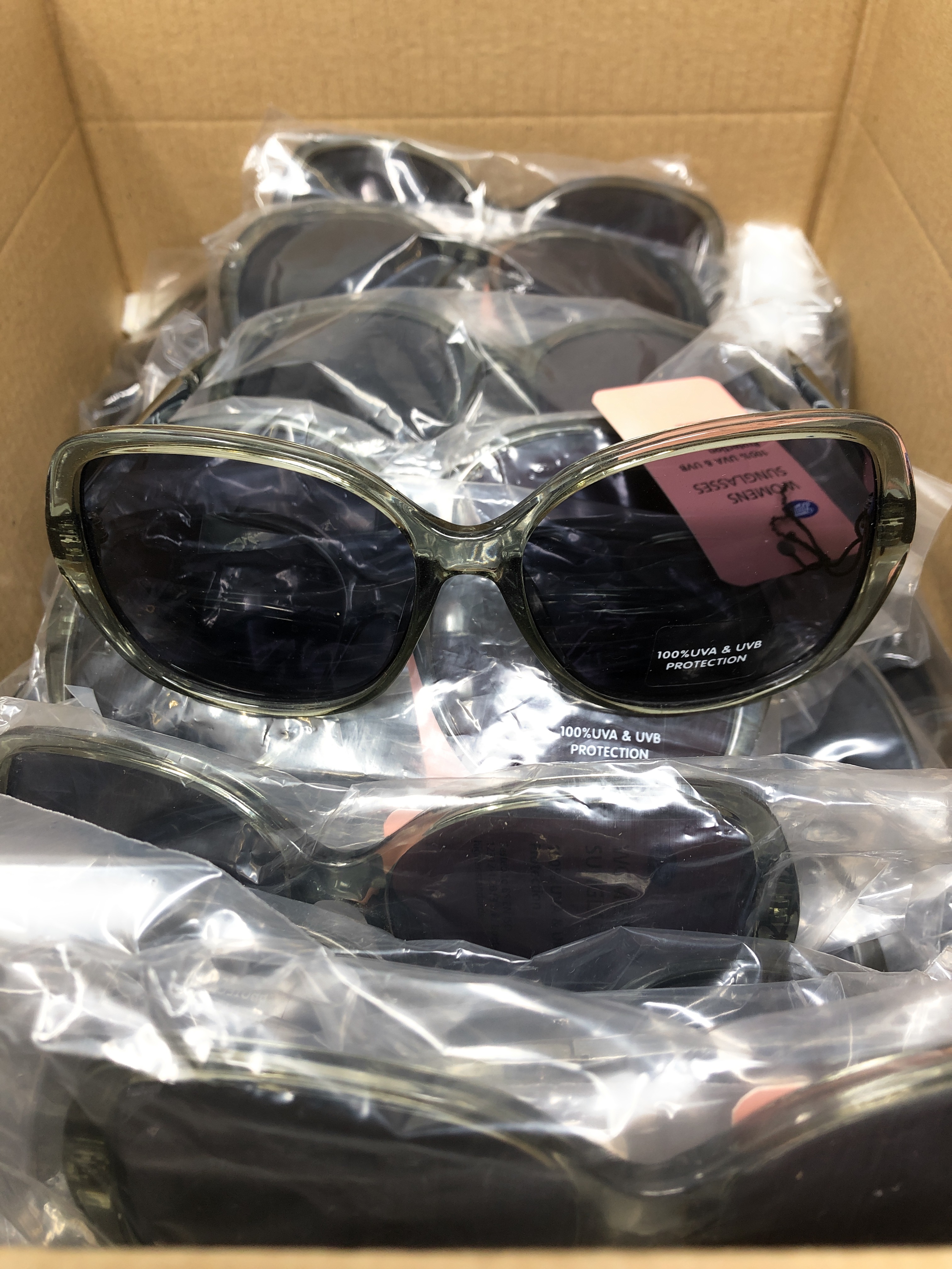 25 Pairs Ladies Sunglasses with Green Tinted Frame (Ex-Chain Store) 027J