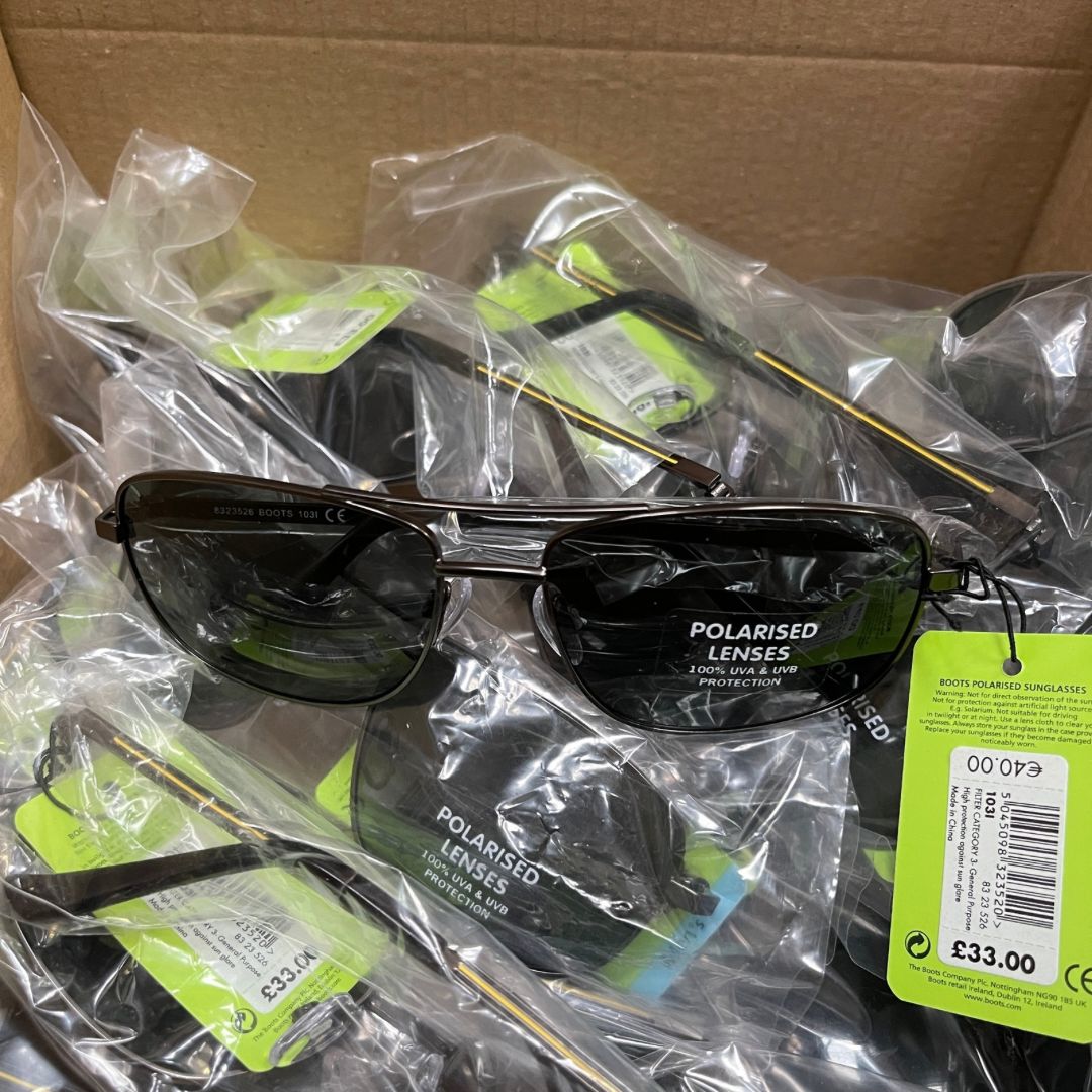 25 Pairs of Men's Polarised Sunglasses with Grey Lenses and  Frame (Ex Chain Store) 1031