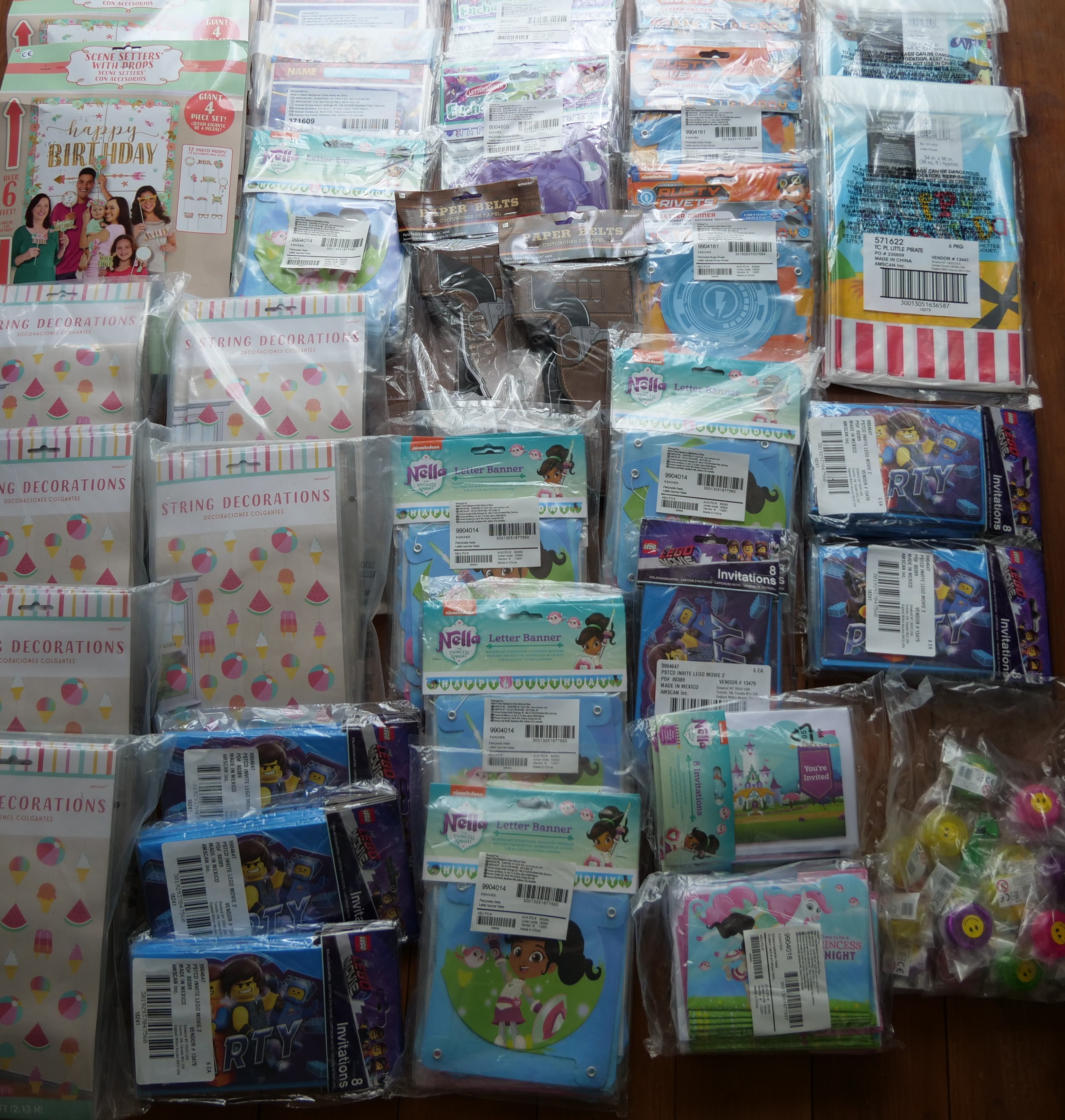 205 Items of Amscan Children’s Party supplies RRP £1031.13