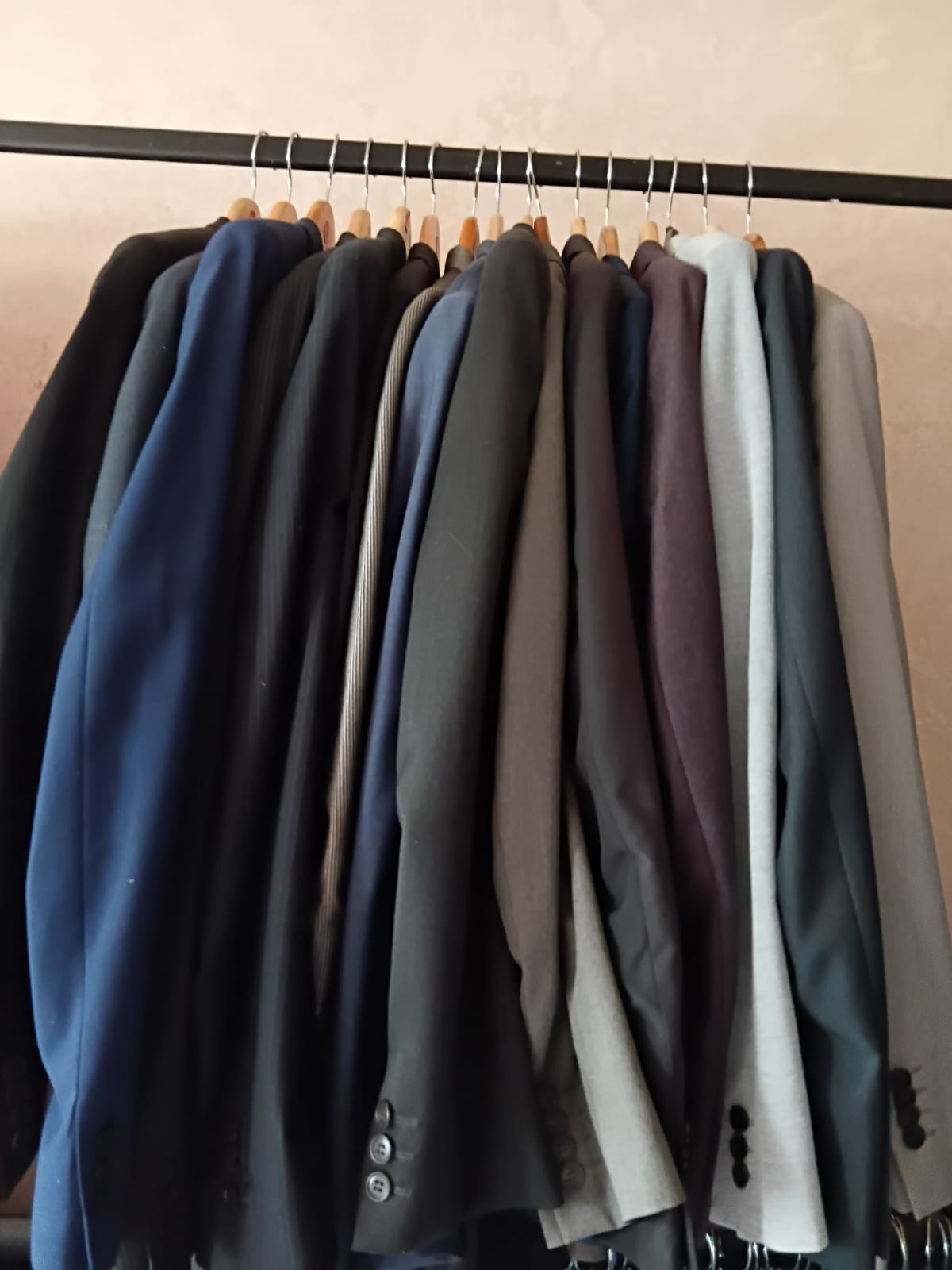 Bundle of 16 Men’s Suits – Assorted Styles & Colours – Great Value