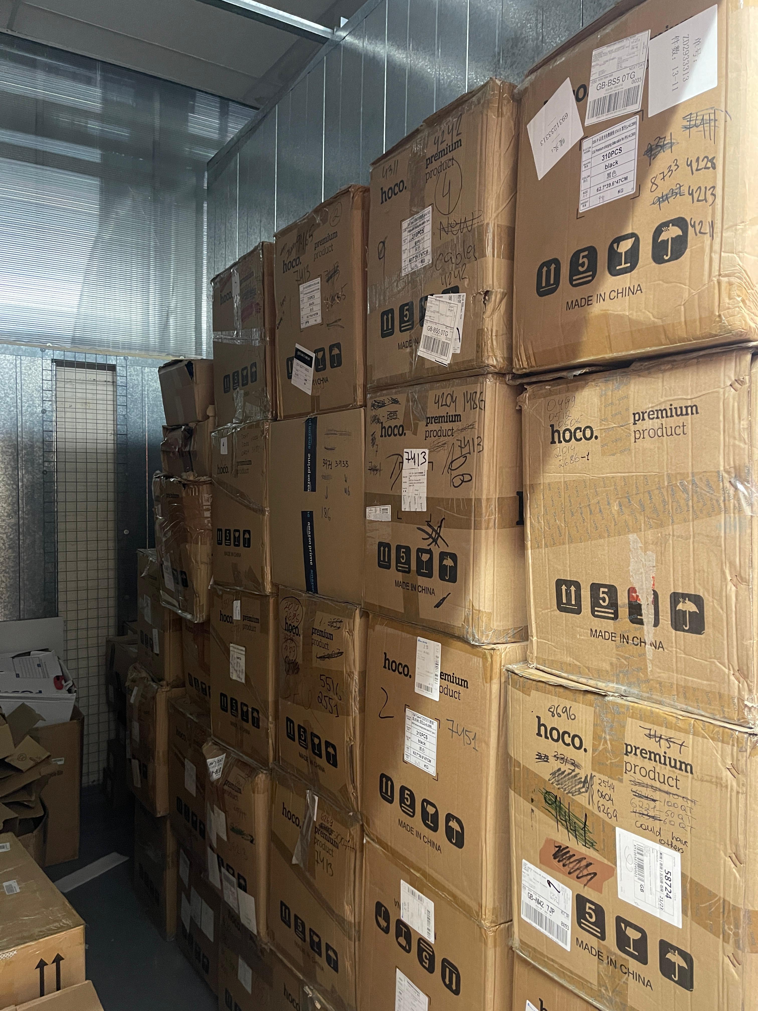 Warehouse Clearance Mobile Accessories with Display Shelves, 4024 items Hoco Brand