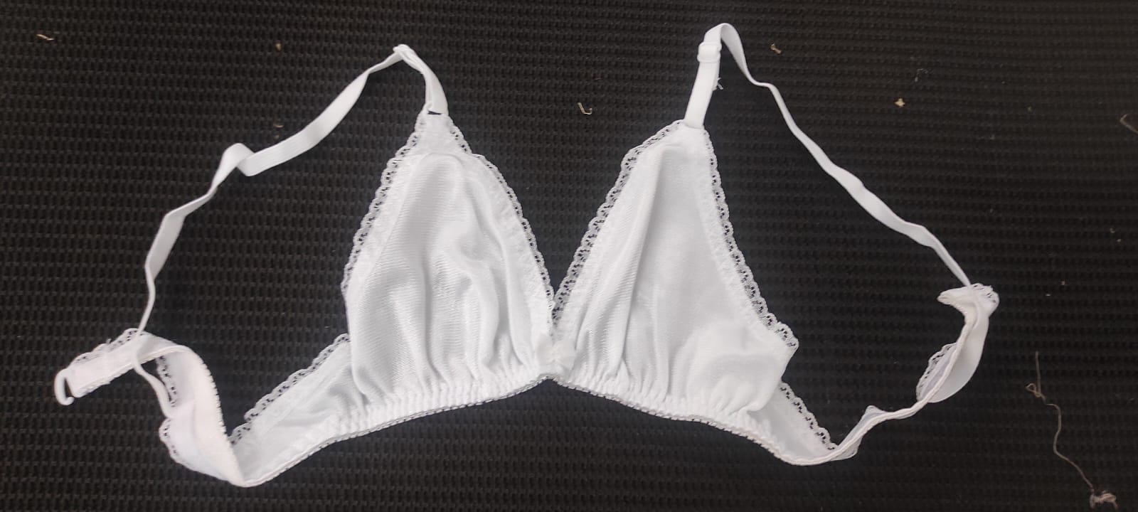 Wholesale - 90 teenage COTTON bras - fits up to 32AA