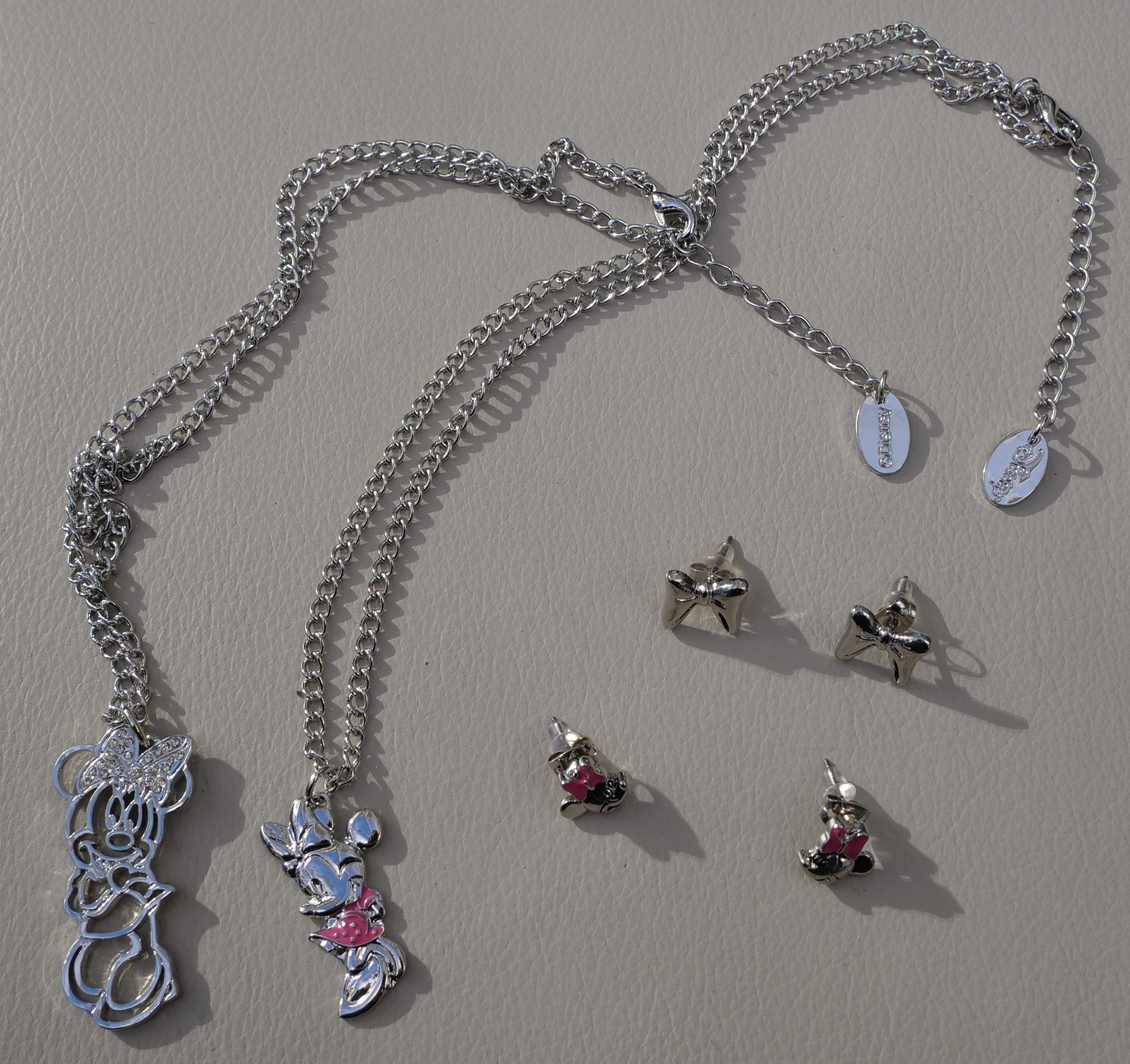 100 Items of genuine Disney Jewellery Pendants and earrings RRP £1796