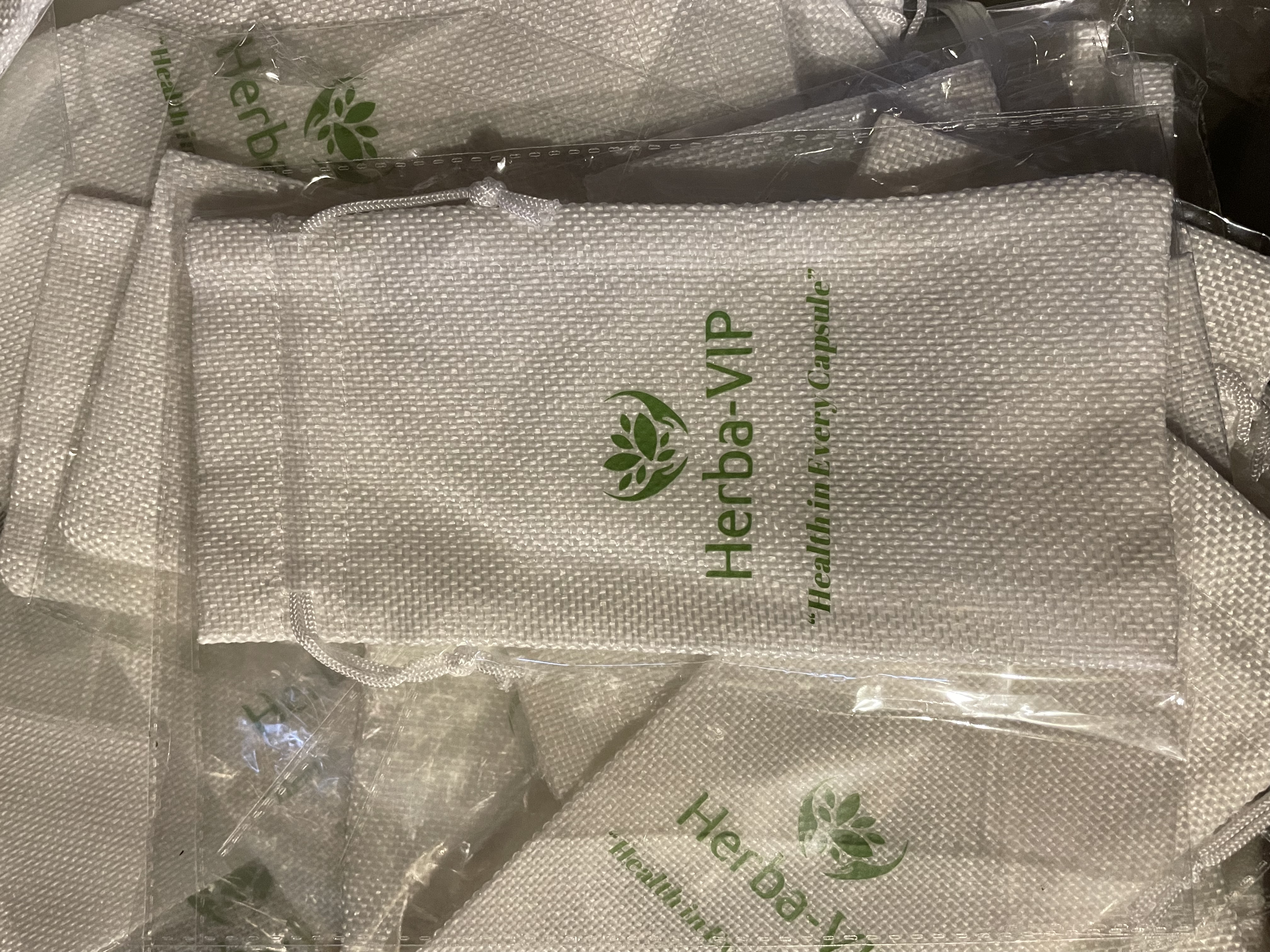 Wholesale lot of 100 Branded burlap bags 9x20cm, brand new job lot