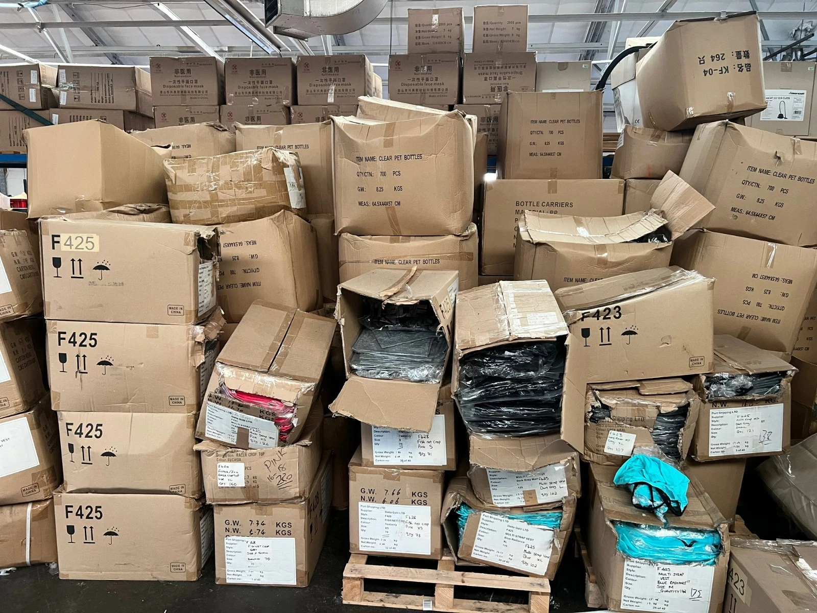 Mixed Wholesale Items - CLOTHING / FOOTWEAR / ADULT + MORE - Job Lot - 74,594pcs