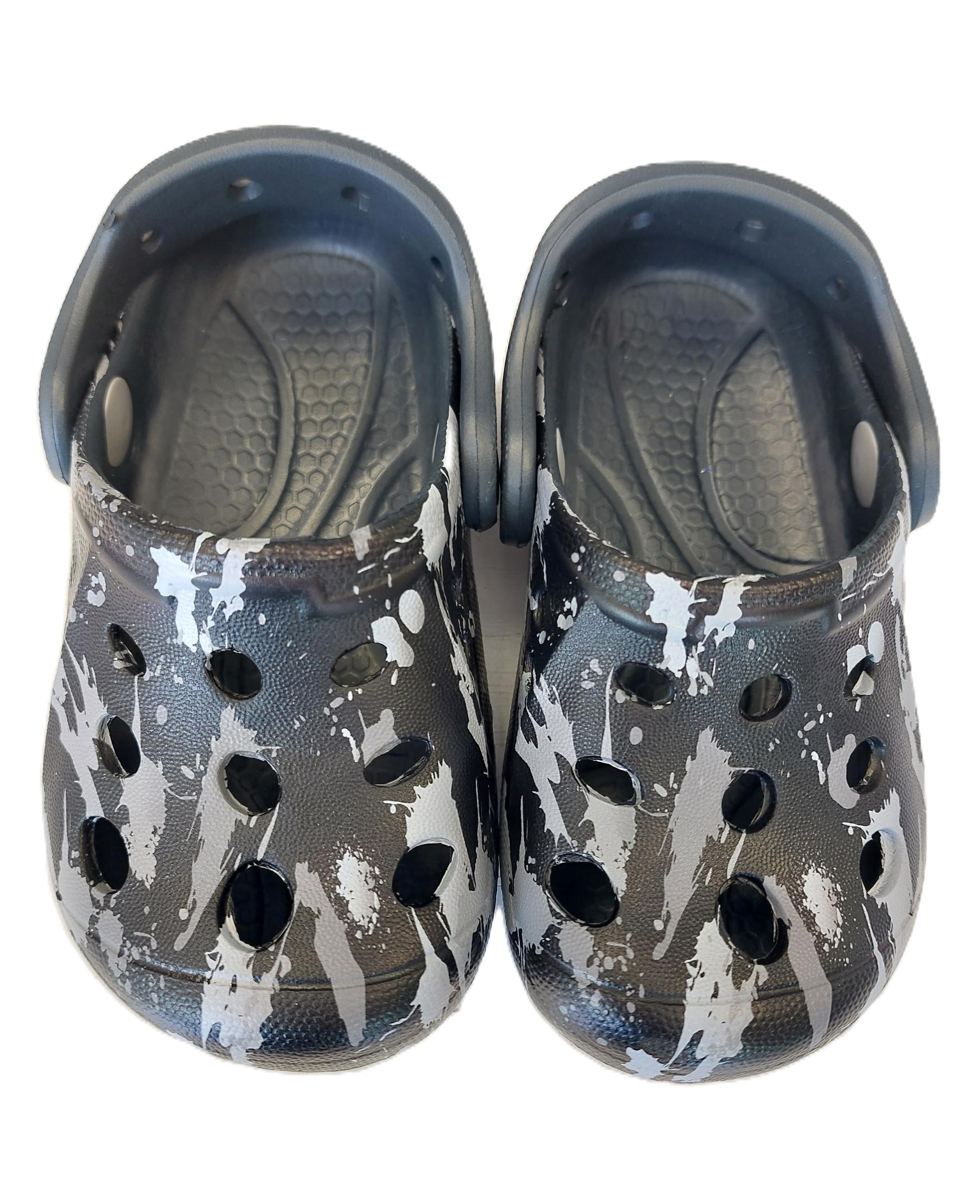 CHILDREN'S CLOGS - BLACK WITH GREY PAINT SPLASH DETAIL, 5 SIZES, 50 UNITS PER JOB LOT