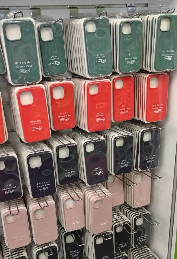 iPhone silicone Magsafe phone case (100 in job lot, various models & colours)