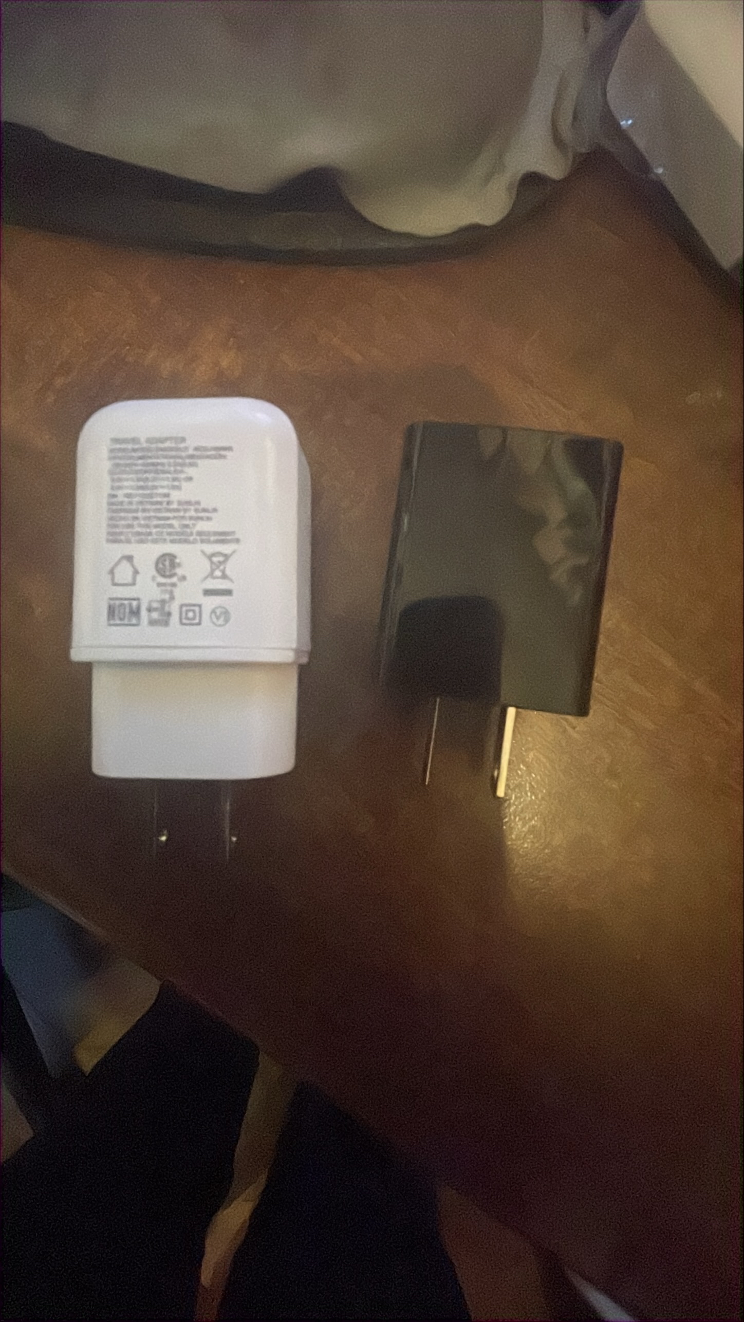 10 X branded US american 2 pin usb charger plugs black or white 