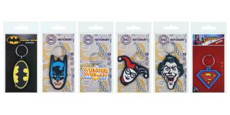 200 Random Assorted Licensed Keychains, Such As Mandalorian, Trolls, Aladdin, Marvel, Disney Etc, Easy £1 sell Item.