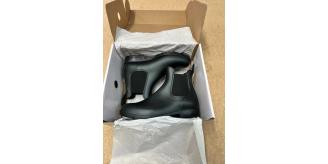 20x Women's Chelsea Boots, Matt Black, Size 3 - Ladies Boots - WHOLESALE