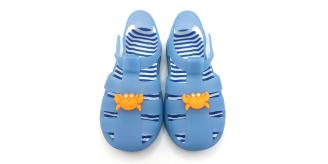 CHILDREN'S JELLY SHOES - BLUE WITH CRAB DETAIL, 5 SIZES, 10 UNITS PER JOB LOT