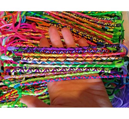Wholesale Joblot Of 100 Brightly Coloured Round Twist Bracelets