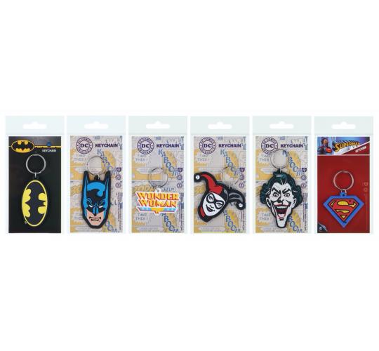 200 Random Assorted Licensed Keychains, Such As Mandalorian, Trolls, Aladdin, Marvel, Disney Etc, Easy £1 sell Item.