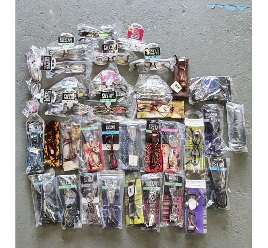 Foster Grant Reading Glasses Pallet