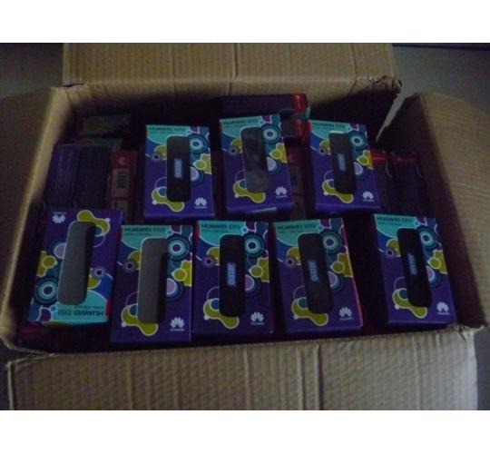 64 x Huawei Mobile Broadband Dongle E353 HSPA + USB Stick - lot 1
