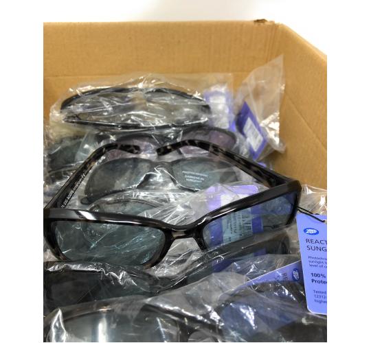 25 Pairs Ladies Photochromic Sunglasses Black Tortoise Shell (Ex Chain Store) 111G 