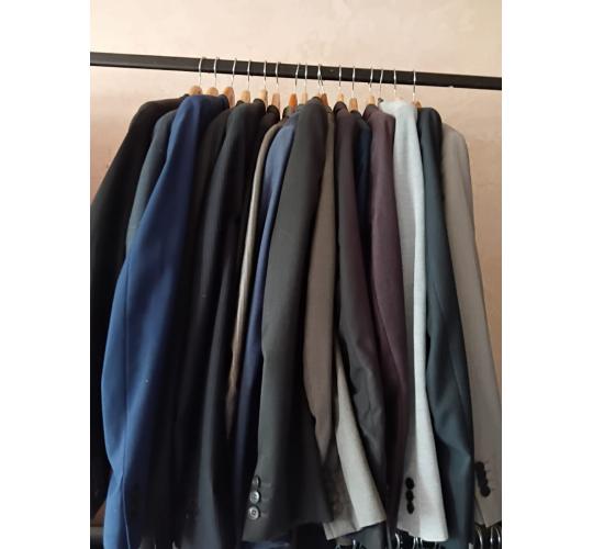 Bundle of 16 Men’s Suits – Assorted Styles & Colours – Great Value