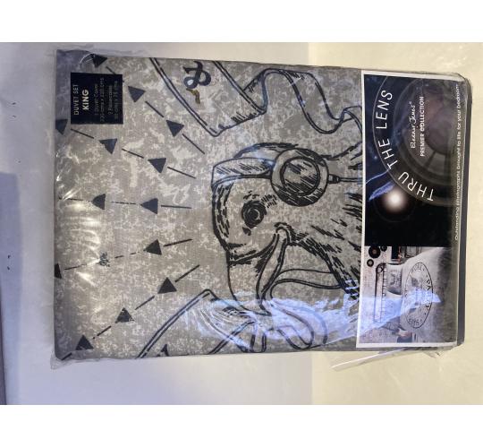 Thru The Lens Eleanor James "Legend" King Duvet Set