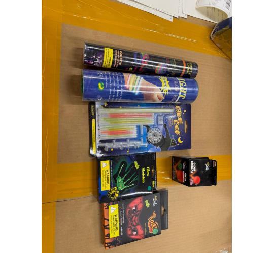 1000 Assorted Glow in the Dark Toy Products - Novelty Item for Festivals 