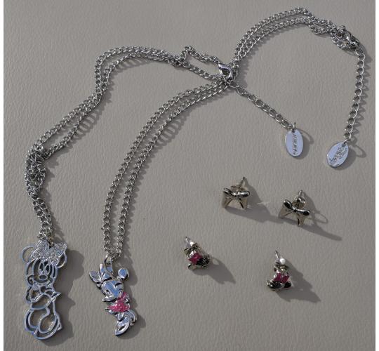 100 Items of genuine Disney Jewellery Pendants and earrings RRP £1796