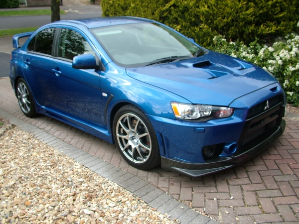 mitsubishi evo x blue