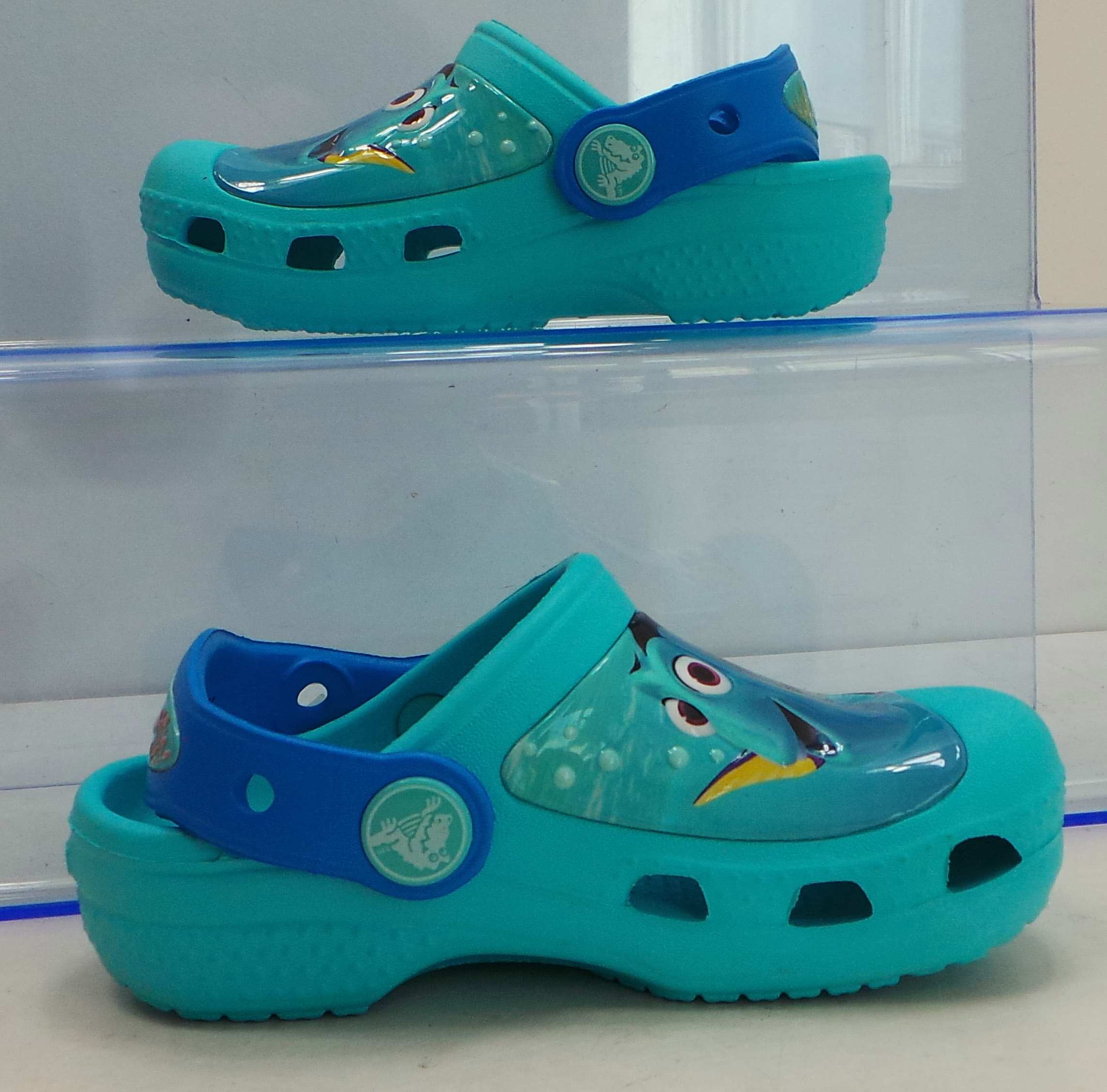 Wholesale Joblot of 25 Assorted Crocs Classic Clogs Mens, Ladies, Kids