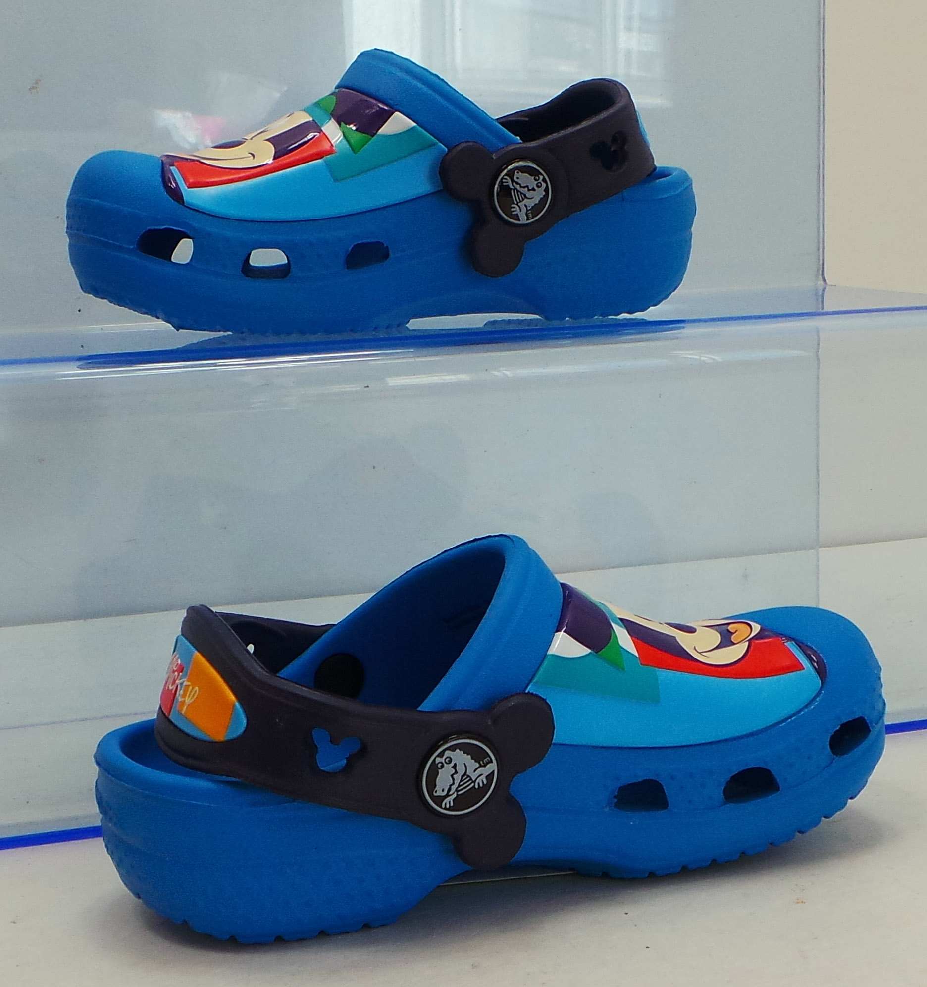 Wholesale Joblot of 25 Assorted Crocs Classic Clogs Mens, Ladies, Kids