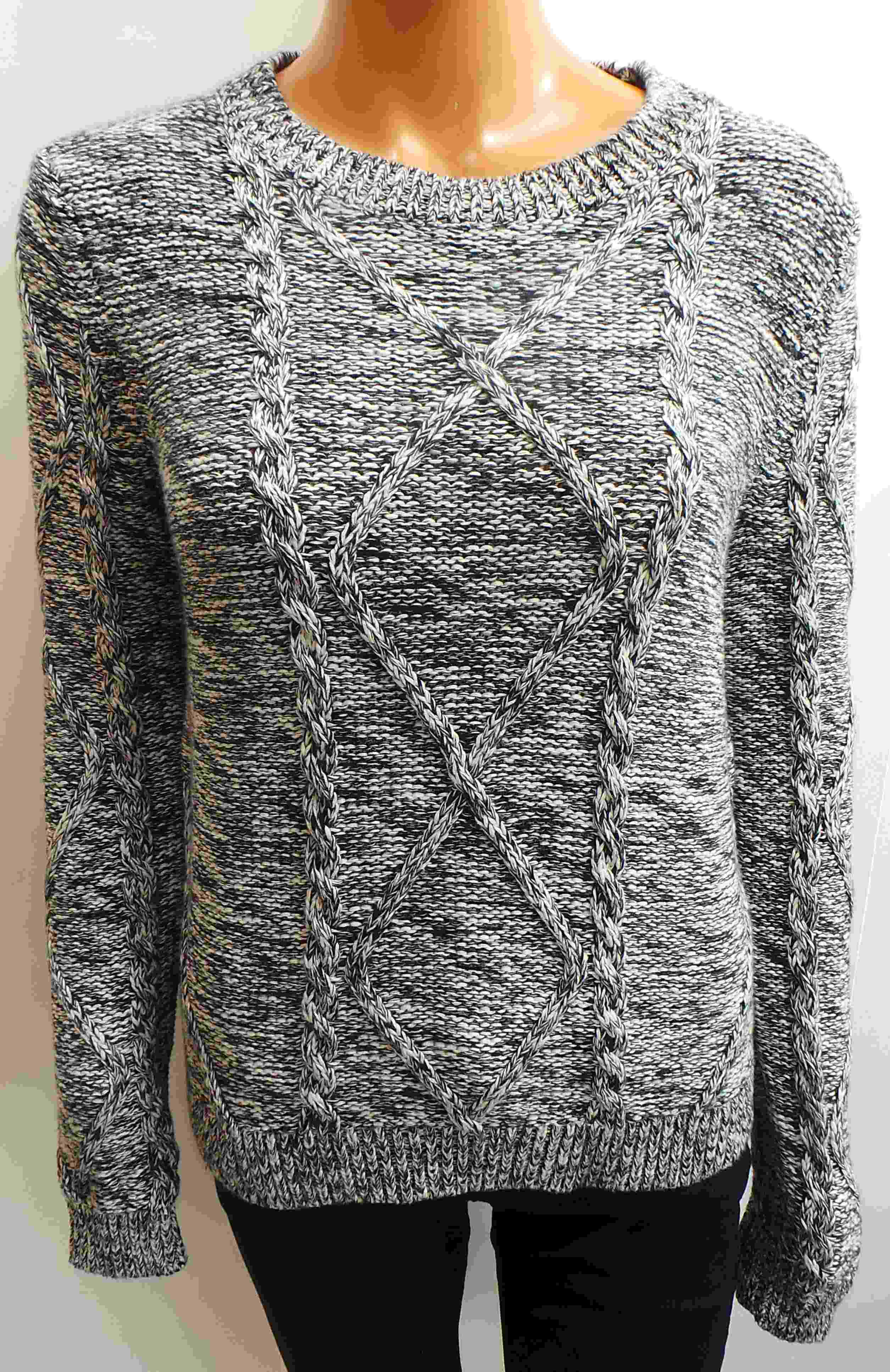 Wholesale Joblot of 11 Banana Republic Ladies Black/White Jumpers