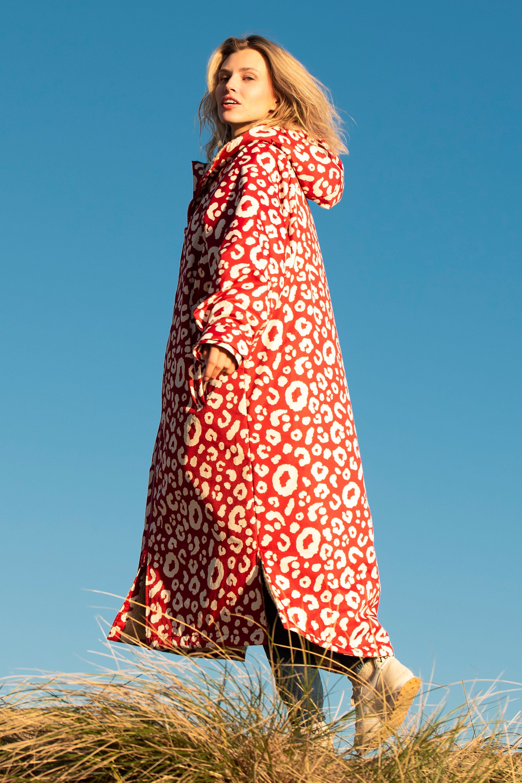 Outdoor side view of the Brakeburn Leopard Chinook changing robe
