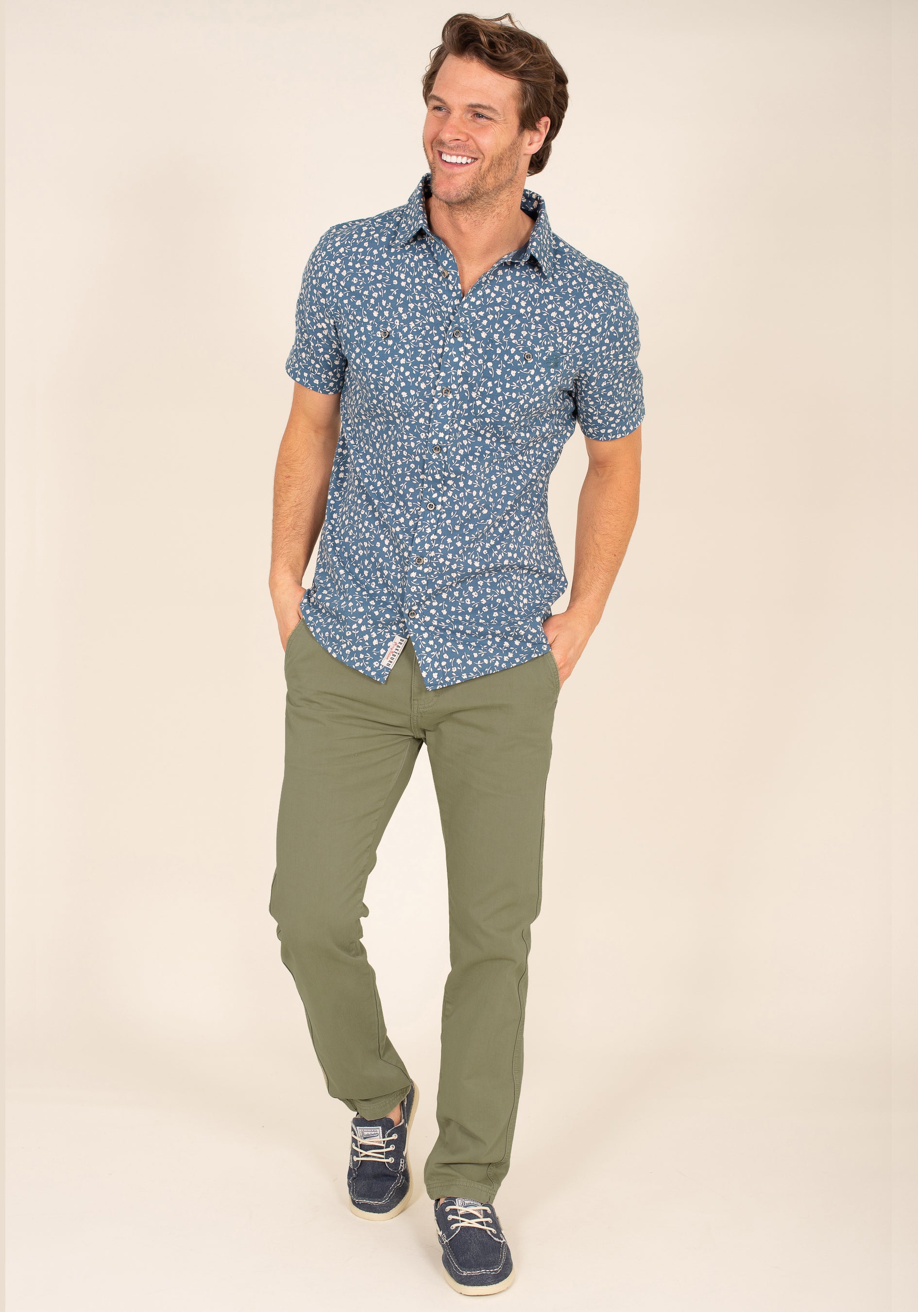 Brakeburn green Desert chinos detail 1